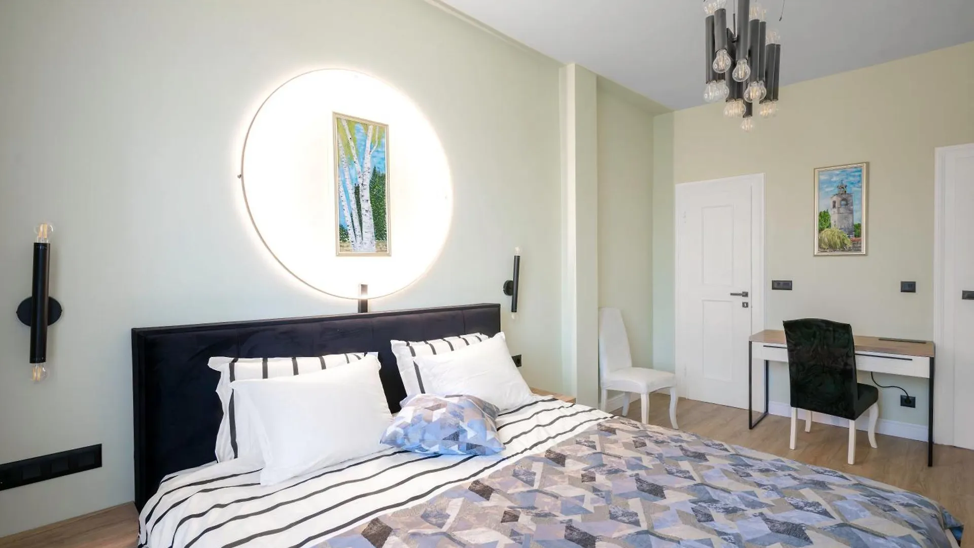 아파트 Urban Charm & Comfort - Chic 2Bd In Prime Location By Flat Mаnager 소피아