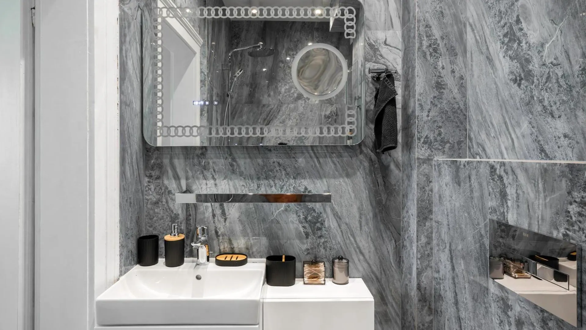 Urban Charm & Comfort - Chic 2Bd In Prime Location By Flat Mаnager 소피아