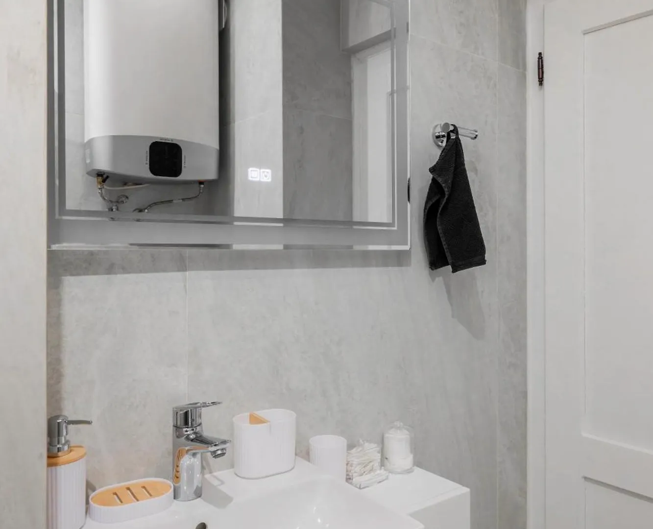 아파트 Urban Charm & Comfort - Chic 2Bd In Prime Location By Flat Mаnager 소피아
