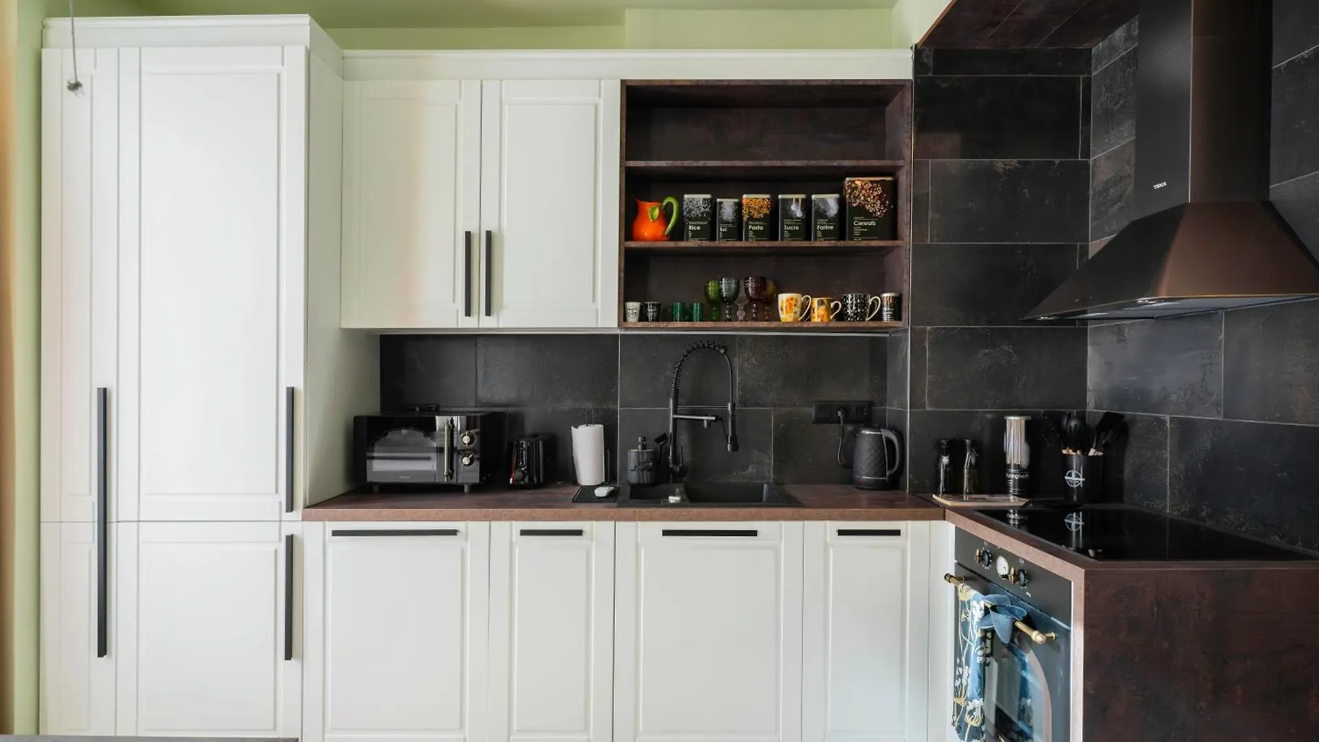 Urban Charm & Comfort - Chic 2Bd In Prime Location By Flat Mаnager 소피아 불가리아