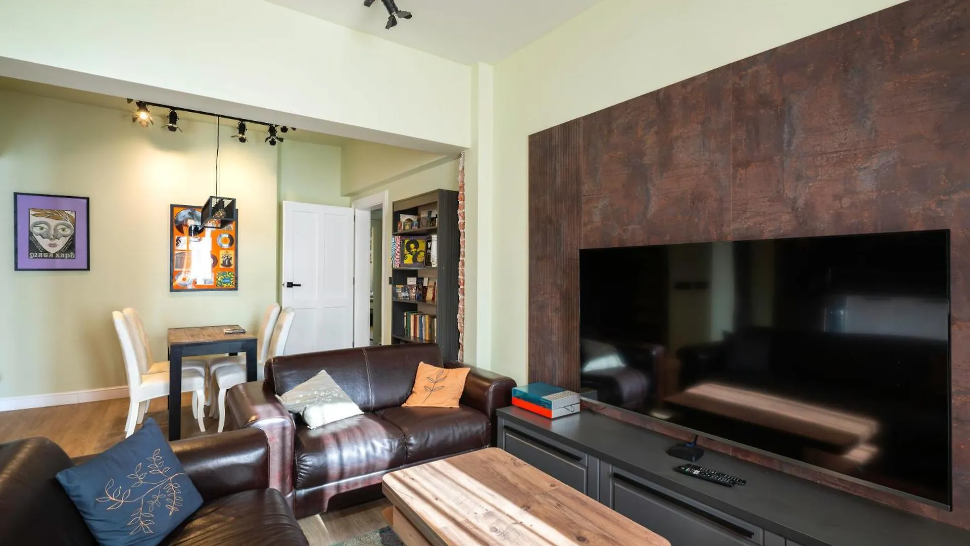 Urban Charm & Comfort - Chic 2Bd In Prime Location By Flat Mаnager 소피아