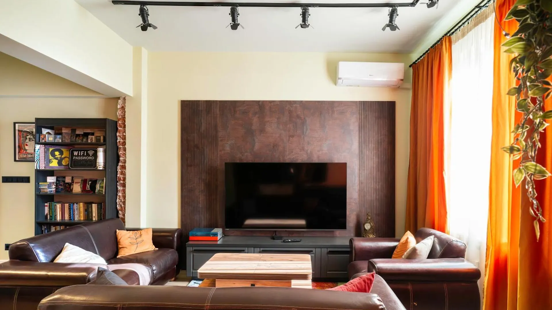 Urban Charm & Comfort - Chic 2Bd In Prime Location By Flat Mаnager 소피아 0*,